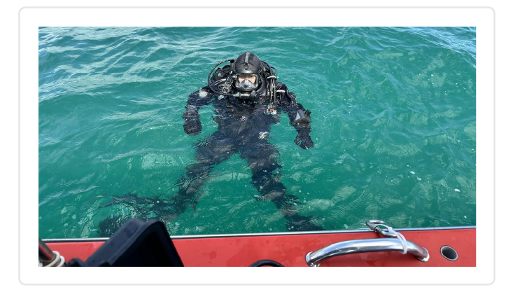 潜水员佩戴“潜水员通话终端”v2